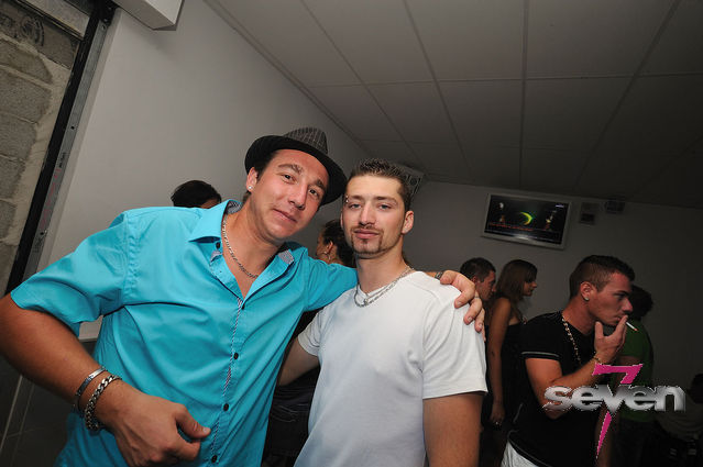 Cliquer pour voir l'image en taille réelle