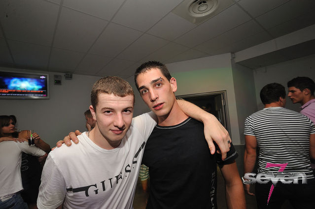 Cliquer pour voir l'image en taille réelle