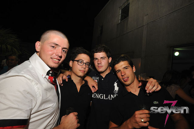 Cliquer pour voir l'image en taille réelle