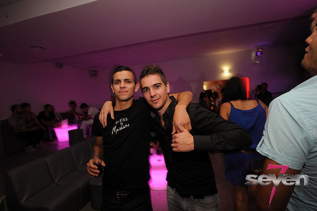 Cliquer pour voir l'image en taille réelle