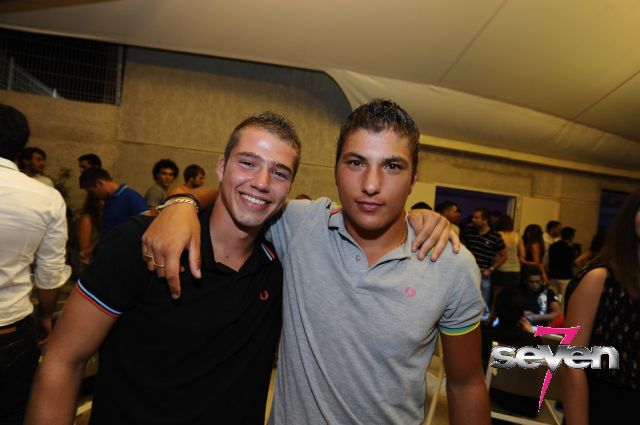 Cliquer pour voir l'image en taille réelle