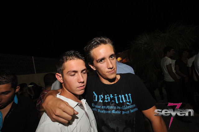 Cliquer pour voir l'image en taille réelle