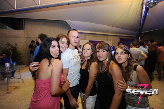 Cliquer pour voir l'image en taille réelle