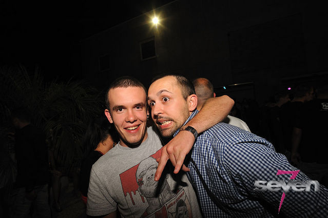 Cliquer pour voir l'image en taille réelle