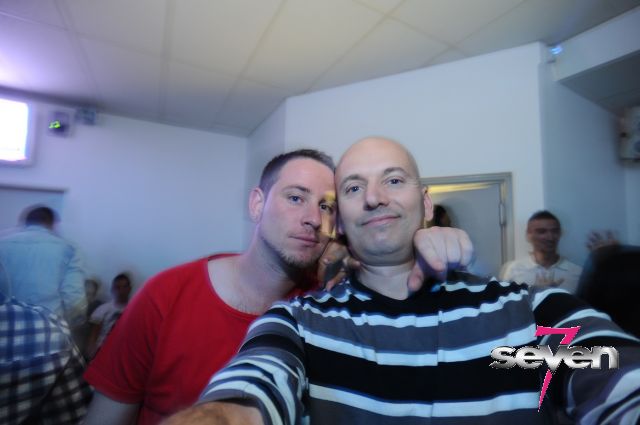 Cliquer pour voir l'image en taille réelle