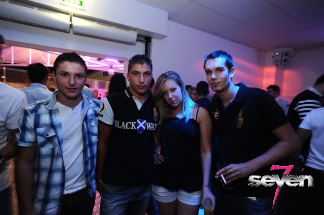 Cliquer pour voir l'image en taille réelle