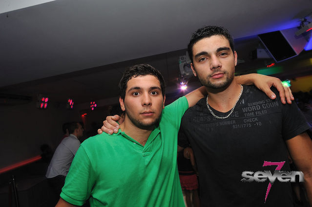 Cliquer pour voir l'image en taille réelle