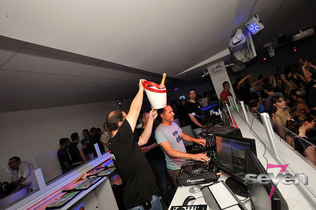 Cliquer pour voir l'image en taille réelle