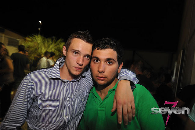 Cliquer pour voir l'image en taille réelle