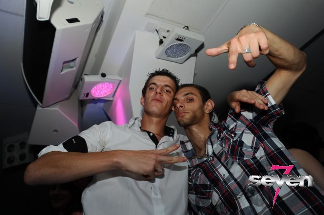 Cliquer pour voir l'image en taille réelle