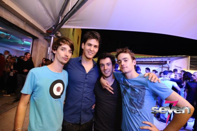 Cliquer pour voir l'image en taille réelle