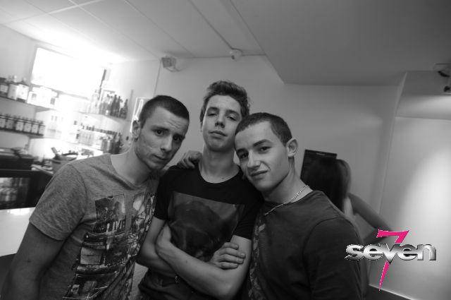 Cliquer pour voir l'image en taille réelle