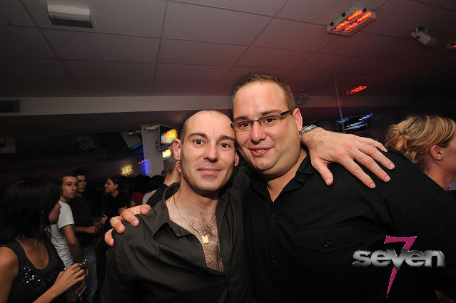 Cliquer pour voir l'image en taille réelle