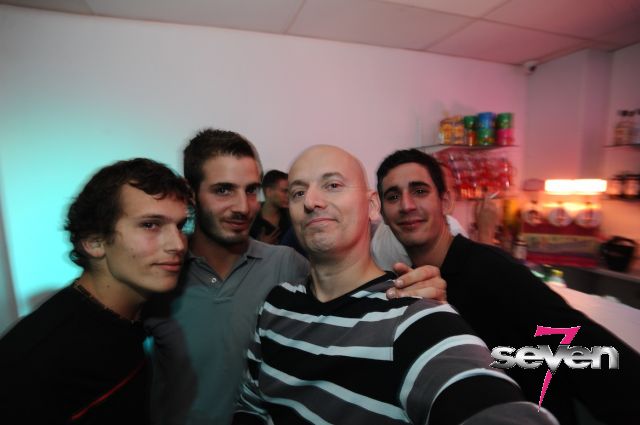 Cliquer pour voir l'image en taille réelle