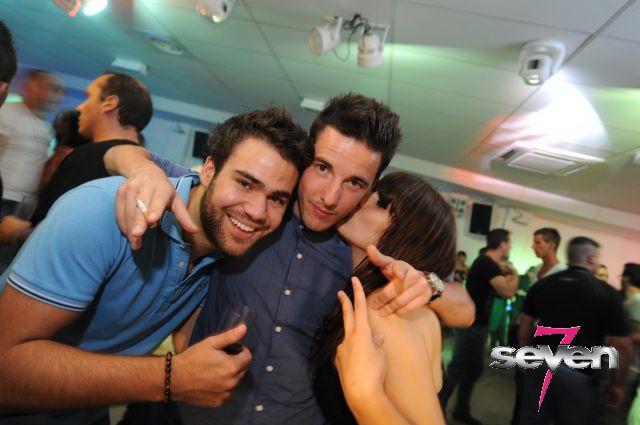 Cliquer pour voir l'image en taille réelle