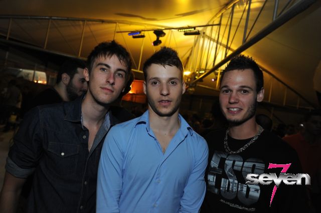 Cliquer pour voir l'image en taille réelle