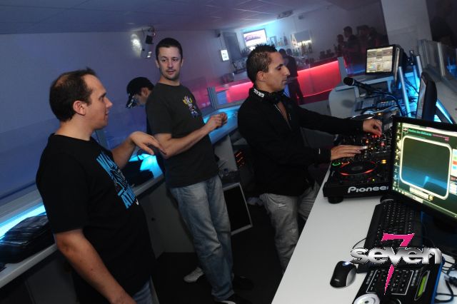 Cliquer pour voir l'image en taille réelle