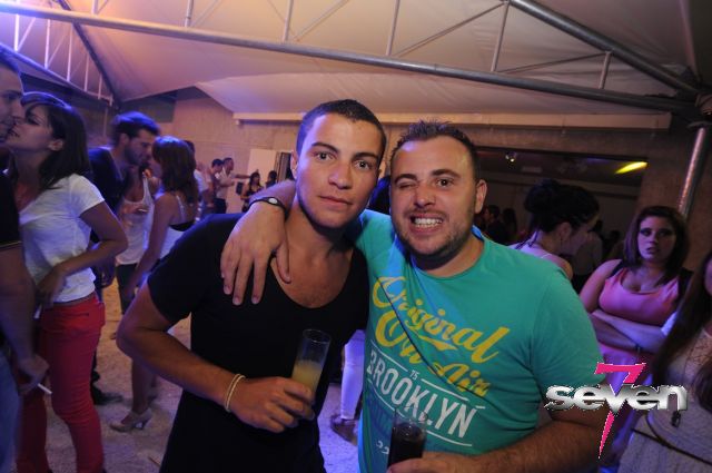 Cliquer pour voir l'image en taille réelle