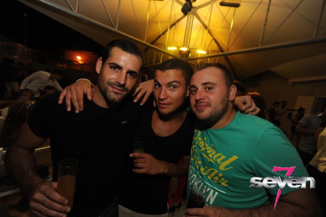 Cliquer pour voir l'image en taille réelle