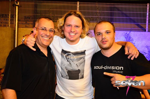 Cliquer pour voir l'image en taille réelle