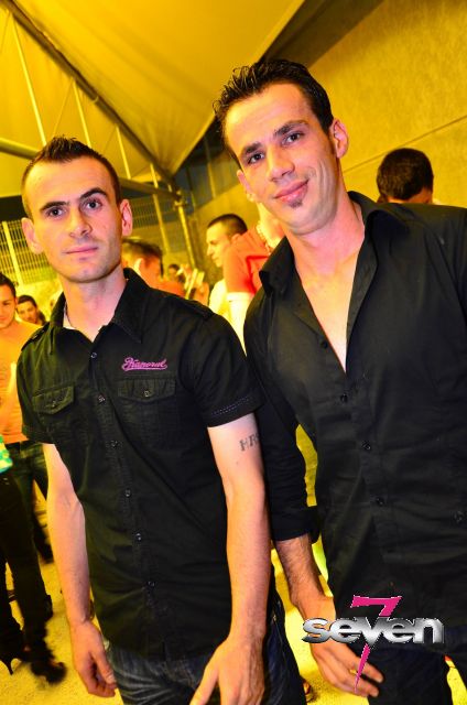 Cliquer pour voir l'image en taille réelle