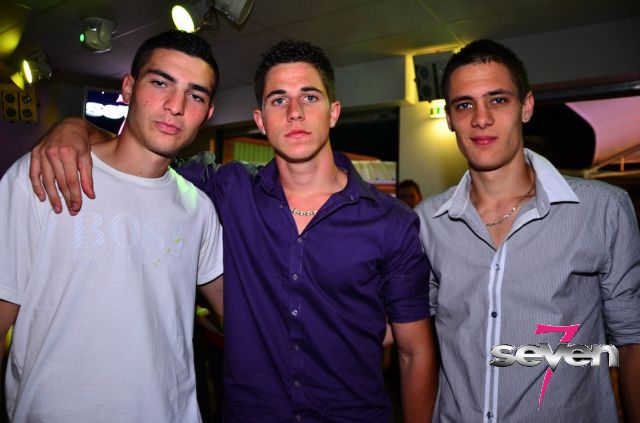 Cliquer pour voir l'image en taille réelle