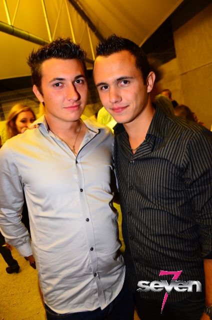 Cliquer pour voir l'image en taille réelle