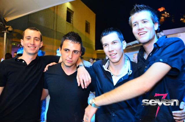 Cliquer pour voir l'image en taille réelle