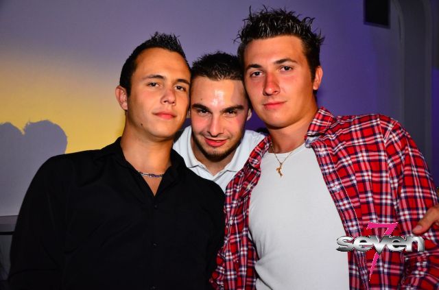 Cliquer pour voir l'image en taille réelle