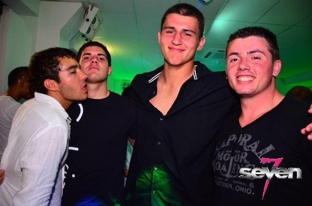 Cliquer pour voir l'image en taille réelle