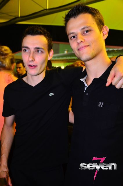 Cliquer pour voir l'image en taille réelle