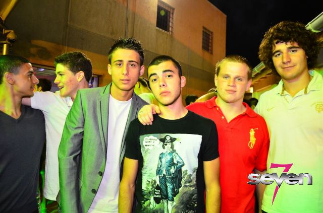 Cliquer pour voir l'image en taille réelle