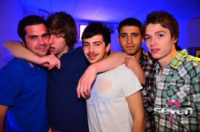 Cliquer pour voir l'image en taille réelle