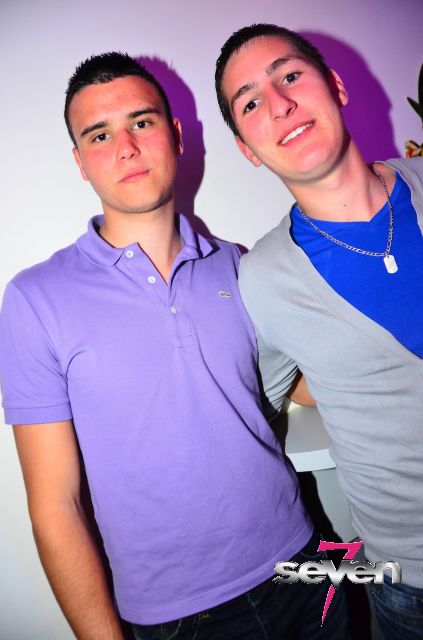 Cliquer pour voir l'image en taille réelle