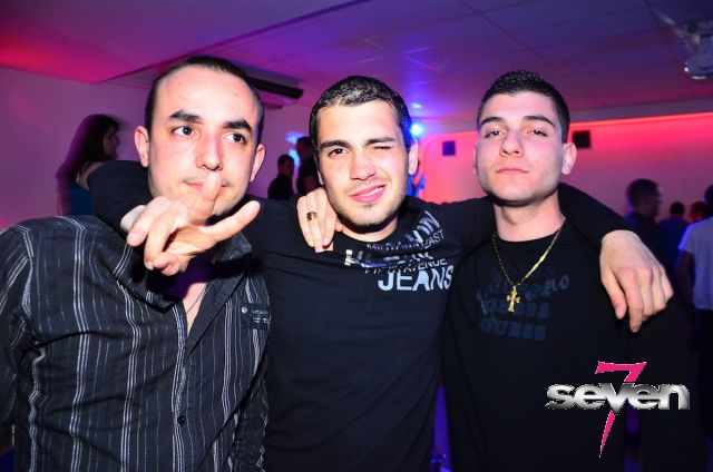 Cliquer pour voir l'image en taille réelle