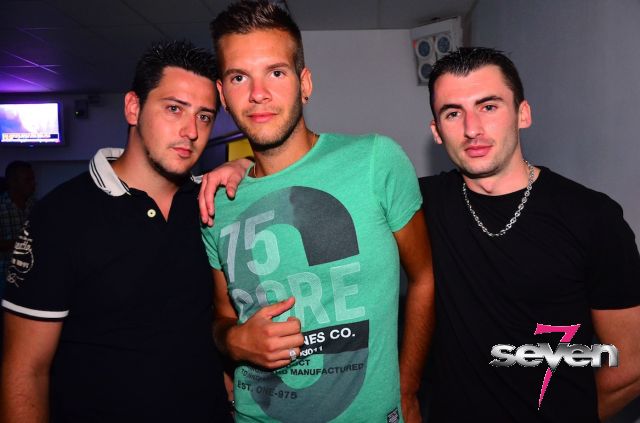 Cliquer pour voir l'image en taille réelle