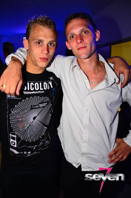 Cliquer pour voir l'image en taille réelle