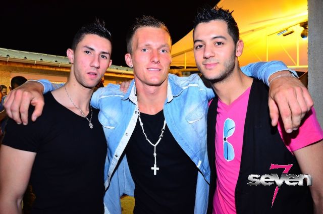 Cliquer pour voir l'image en taille réelle