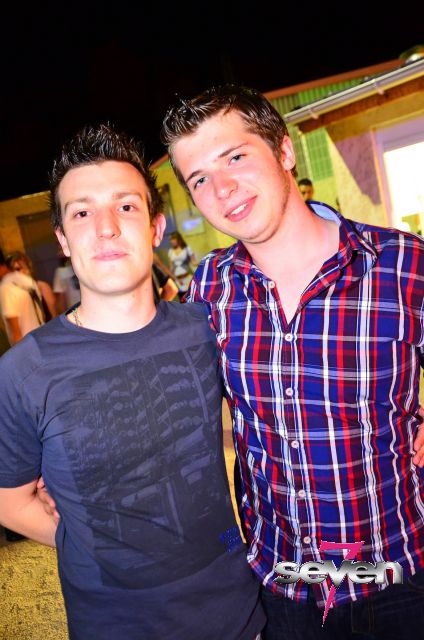 Cliquer pour voir l'image en taille réelle