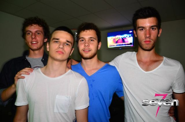 Cliquer pour voir l'image en taille réelle