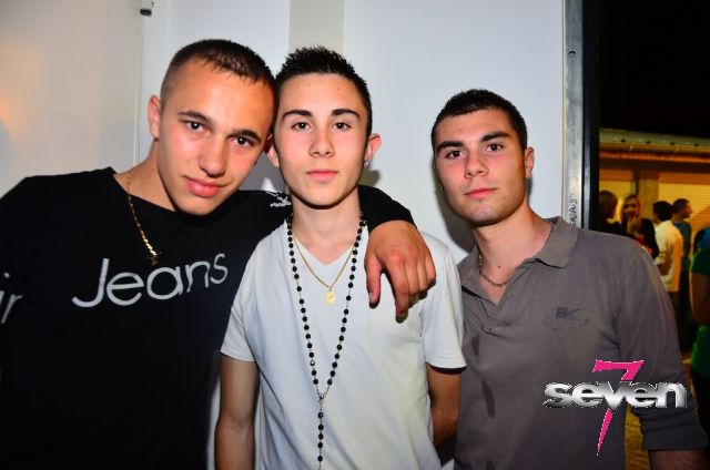 Cliquer pour voir l'image en taille réelle