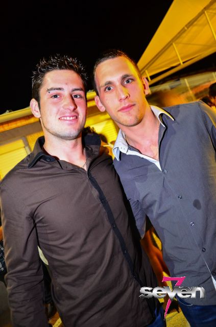 Cliquer pour voir l'image en taille réelle