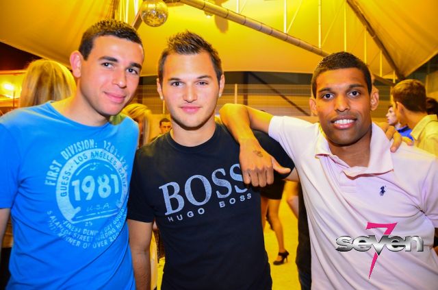 Cliquer pour voir l'image en taille réelle