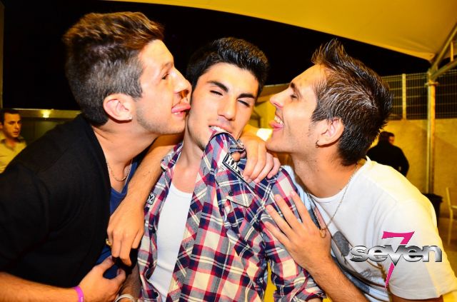 Cliquer pour voir l'image en taille réelle