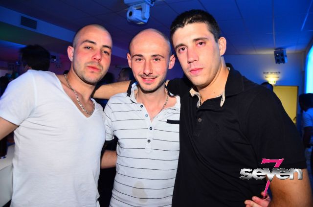 Cliquer pour voir l'image en taille réelle