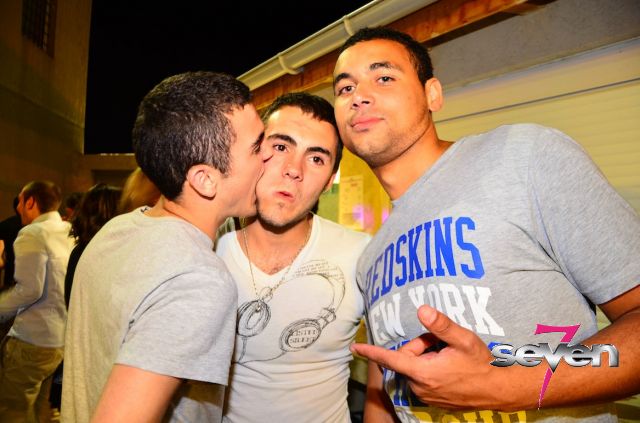 Cliquer pour voir l'image en taille réelle