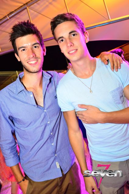 Cliquer pour voir l'image en taille réelle