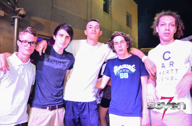 Cliquer pour voir l'image en taille réelle