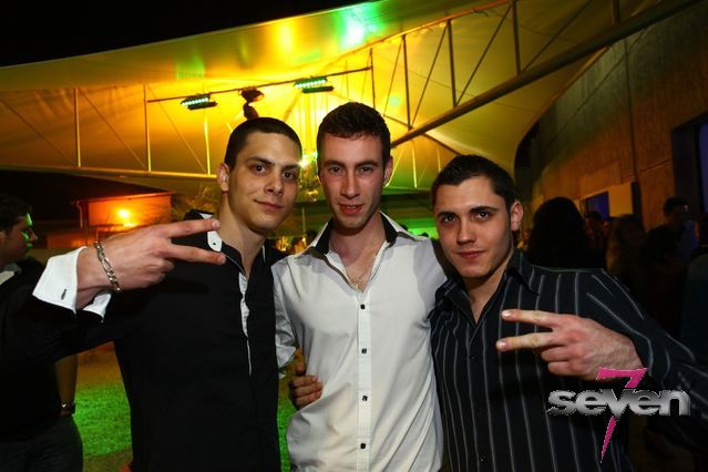 Cliquer pour voir l'image en taille réelle