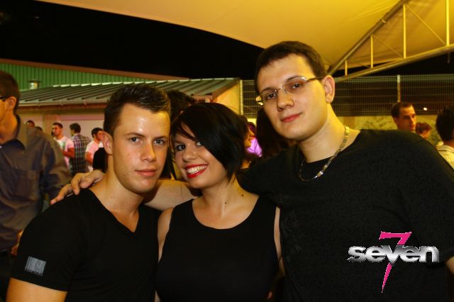 Cliquer pour voir l'image en taille réelle